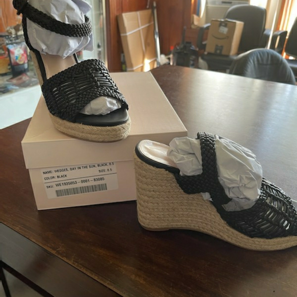 New in box Justfab wedges